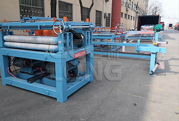 China LINYI GEELONG exported automatic roller type plywood edge cutting saw
