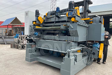 6sets of veneer peeling machine are exported to Vietnam